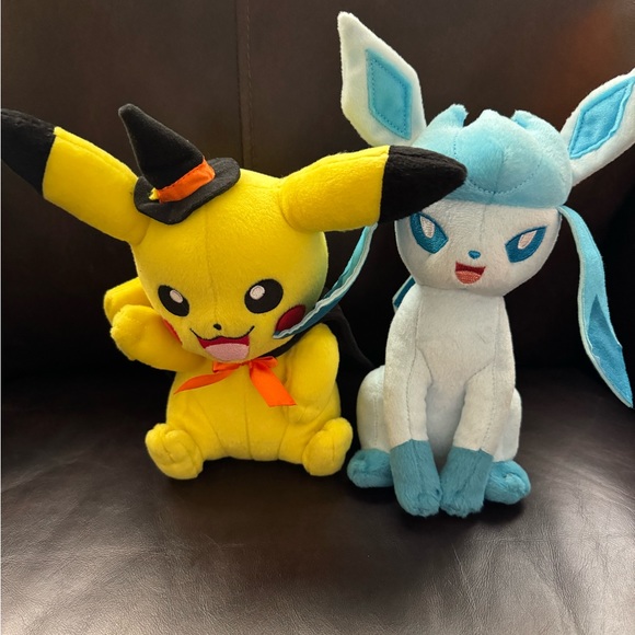 TOMY 10" Pokemon Glaceon Plush Eeveelution 2016 and Halloween Witch Pikachu - Picture 11 of 11